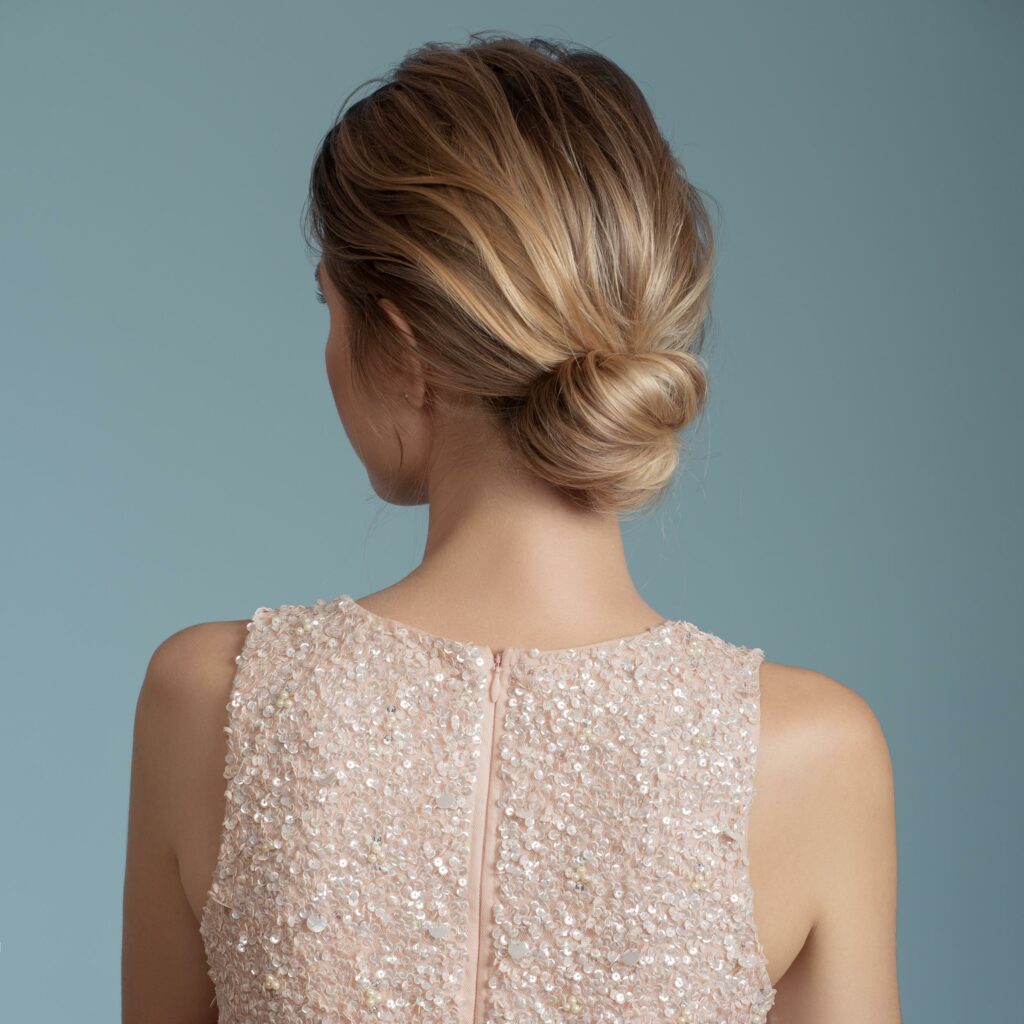 blonde chica corte boda
