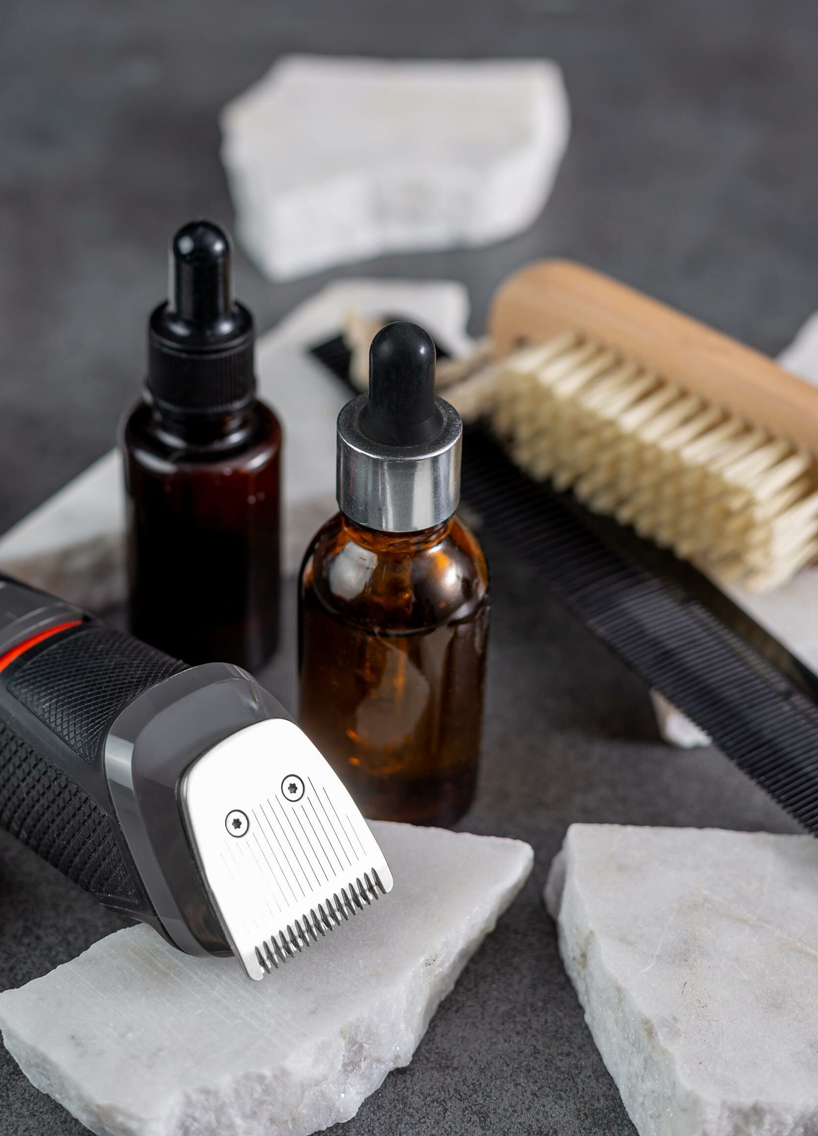 Kit de cuidado para barba. Cortapelos, peine, aceite para barba