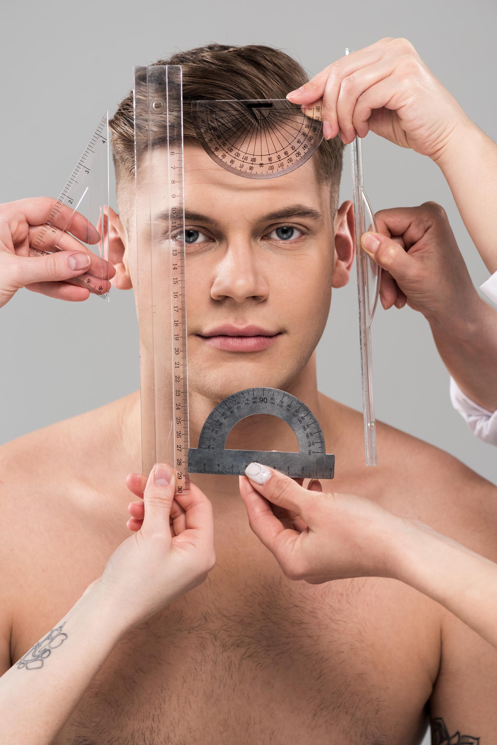 vista de medidas de rostro masculino