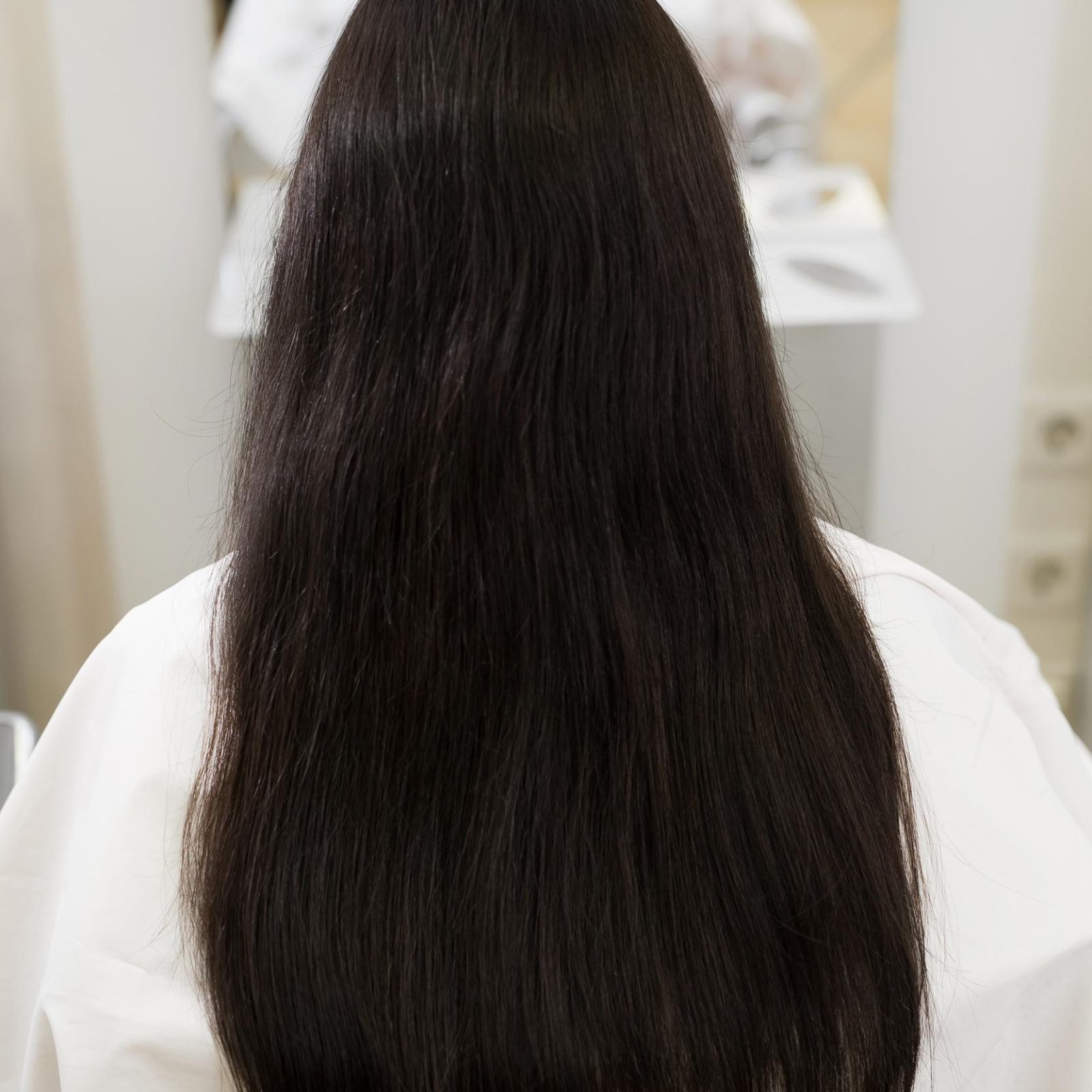 pelo castano largo fuerte y brillante