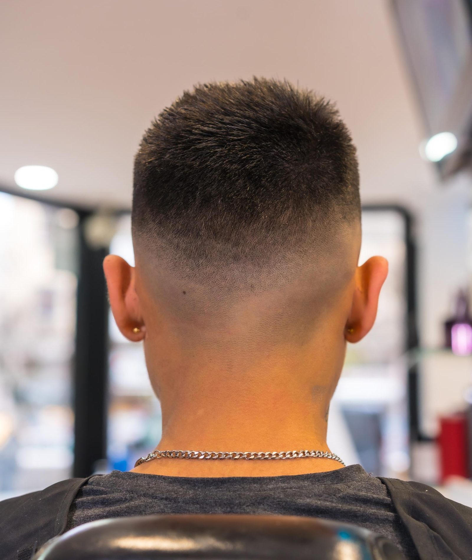 peluquero corte hombre fade