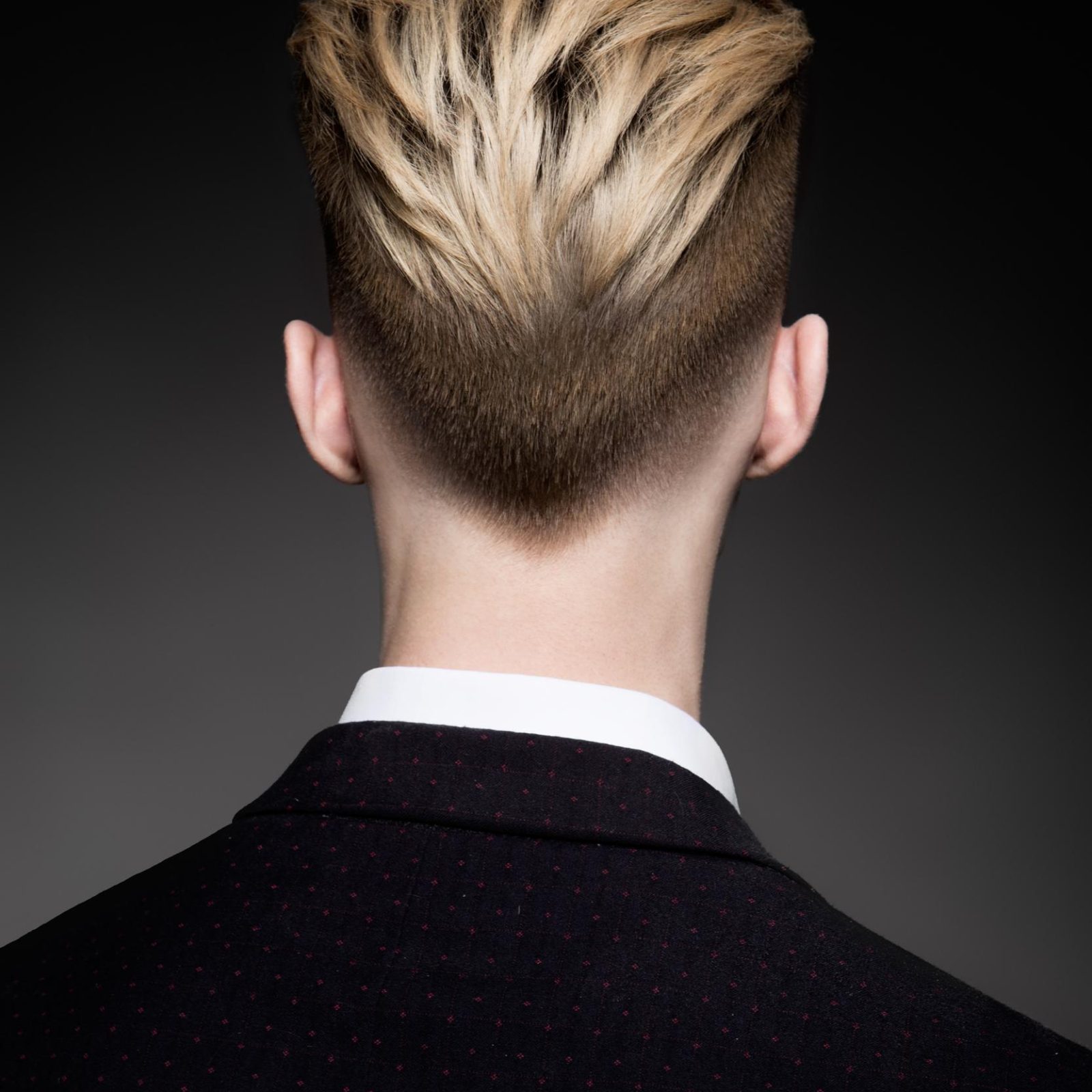 slick back peinado hacia atras